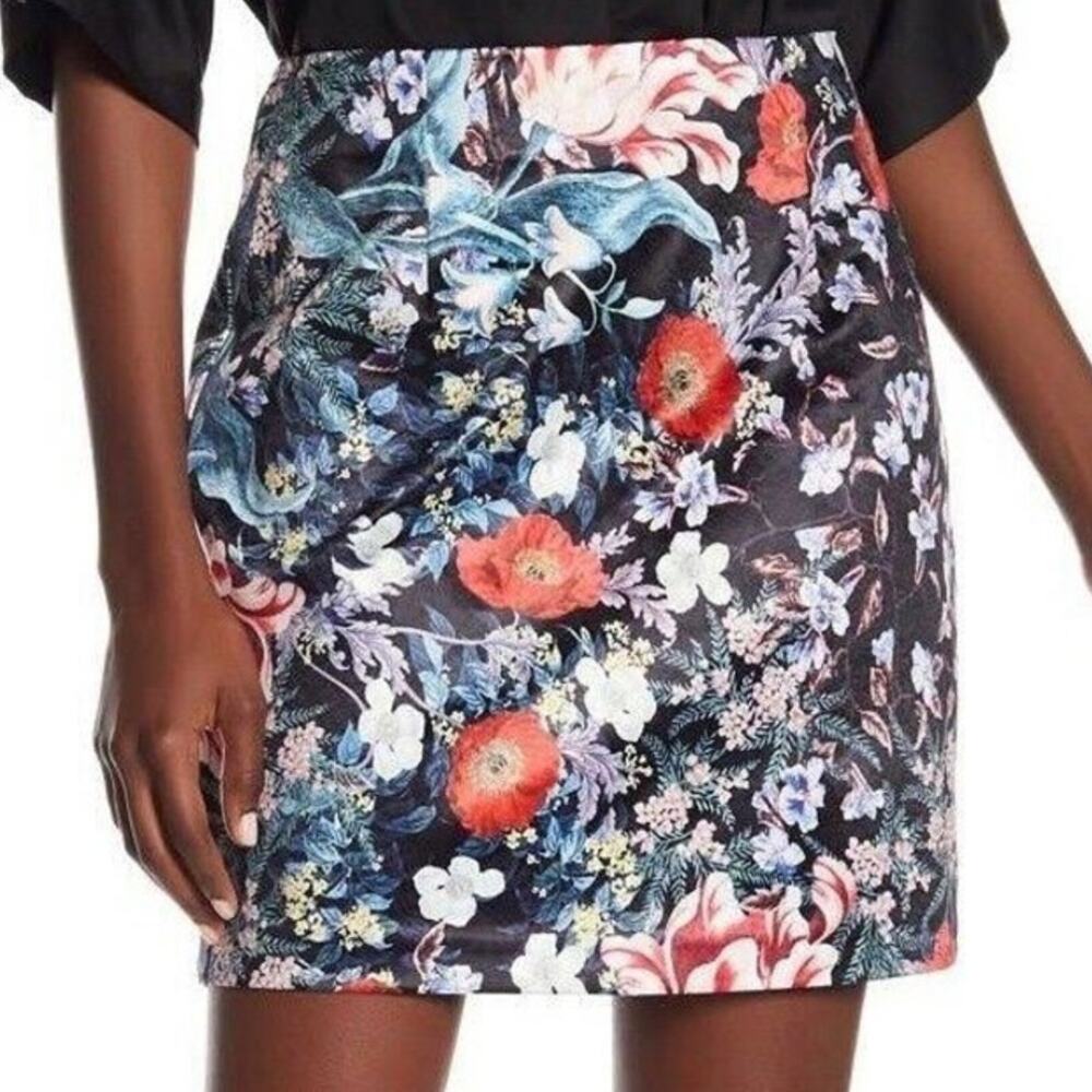MinkPink Dark Romance Botanica Satin Floral Mini Skirt Size Medium